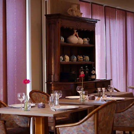 Des Roses Hotel